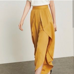 BCBG Gold/Mustard yellow flowy pants